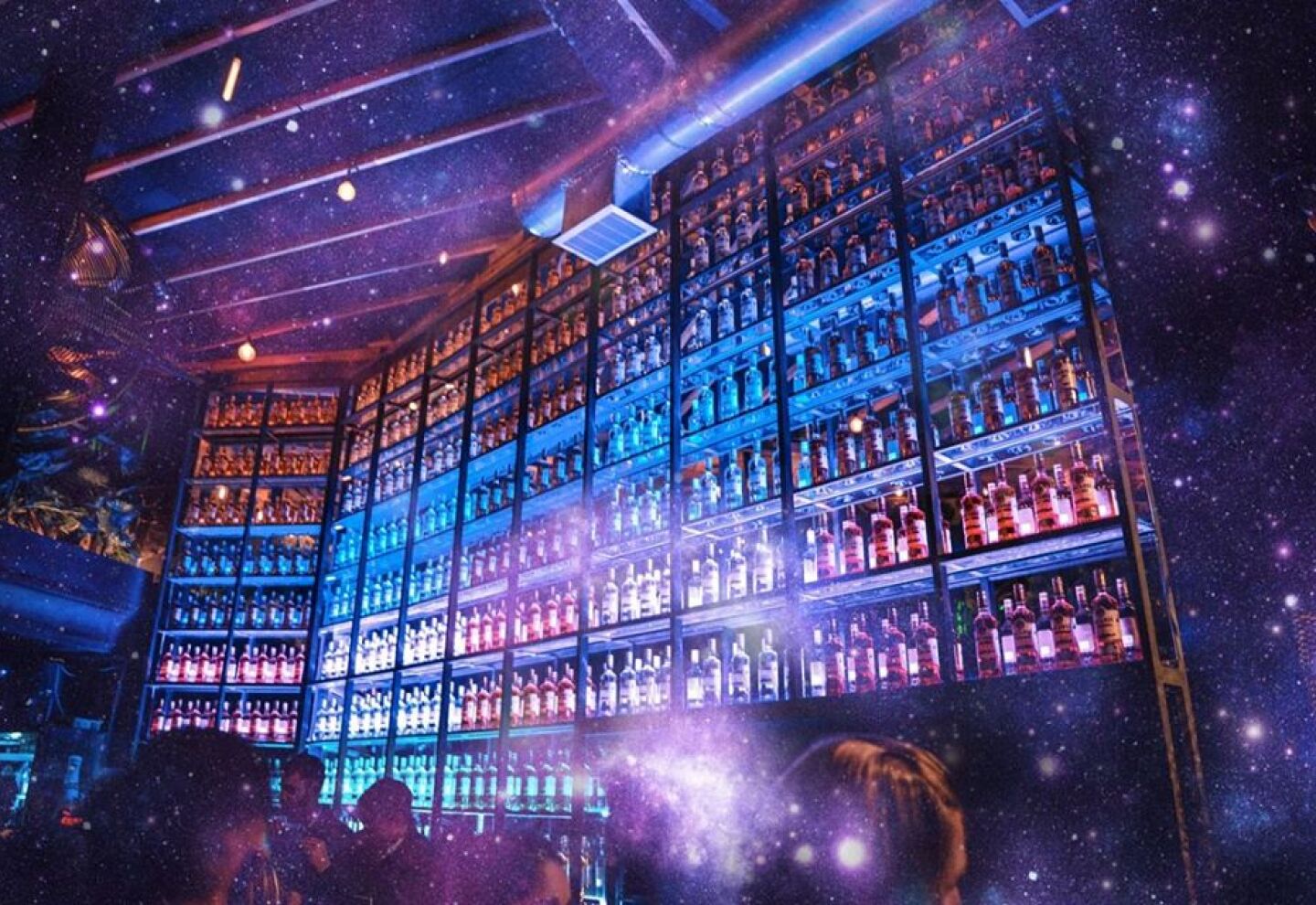 Jackson Bar es uno de esos lugares donde la noche simplemente fluye.