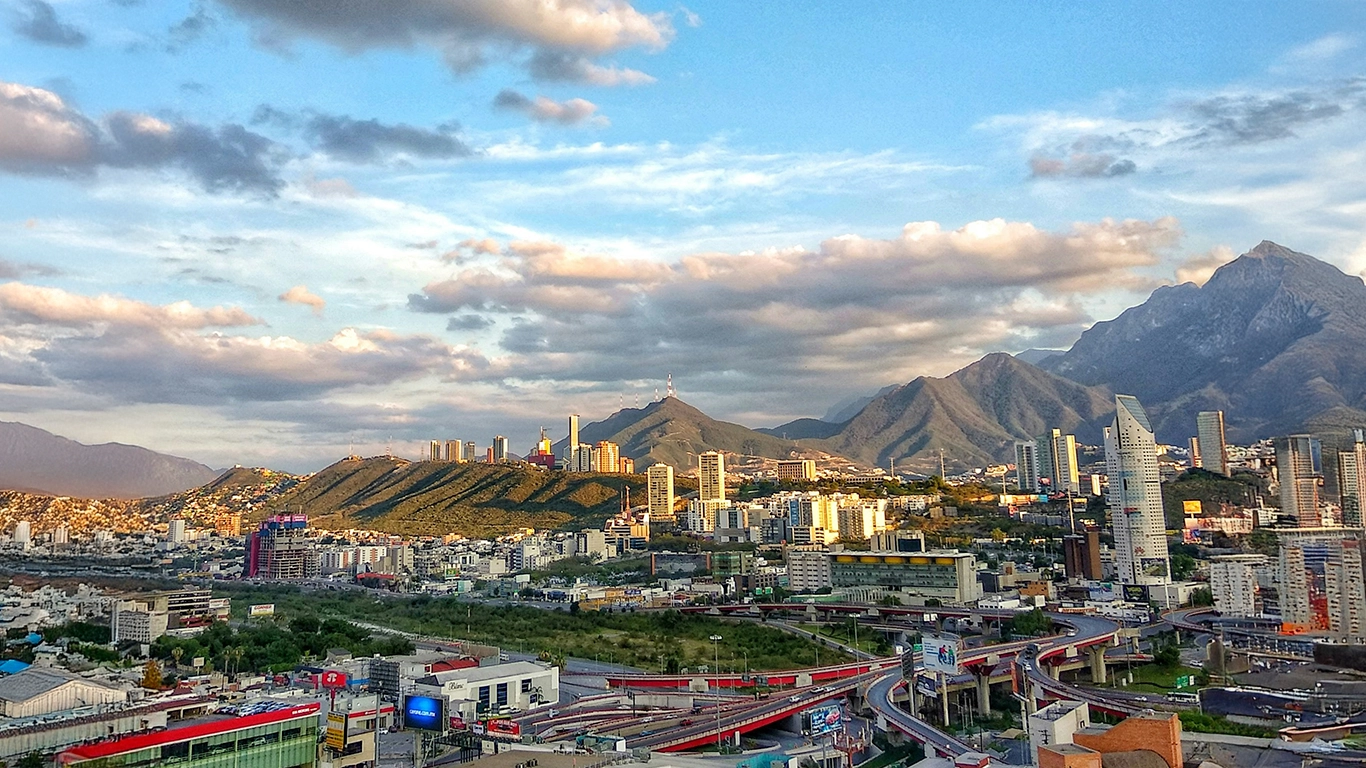 Vista panorámica de la ciudad de Monterrey, destino de tu próximo viaje en autobús desde Poza Rica de Hidalgo