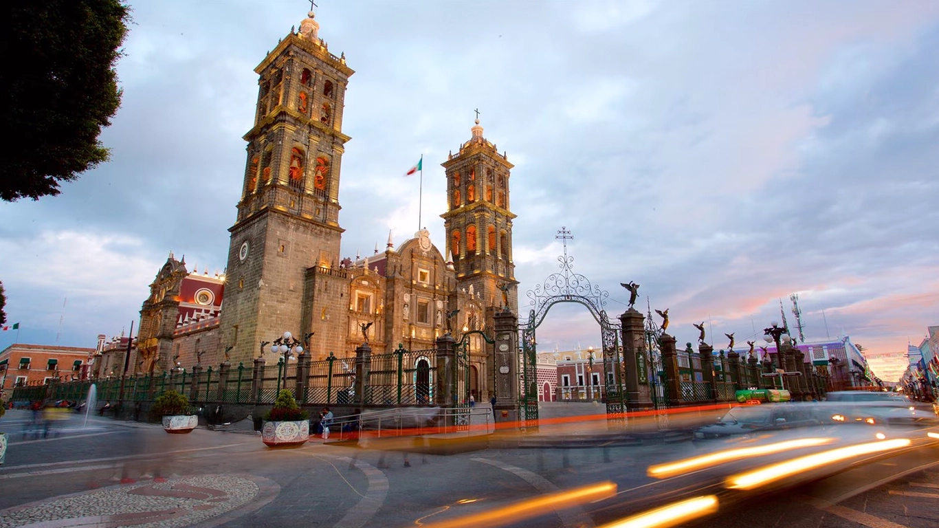 Vista panorámica de la ciudad de Puebla, destino de tu próximo viaje en autobús desde Veracruz
