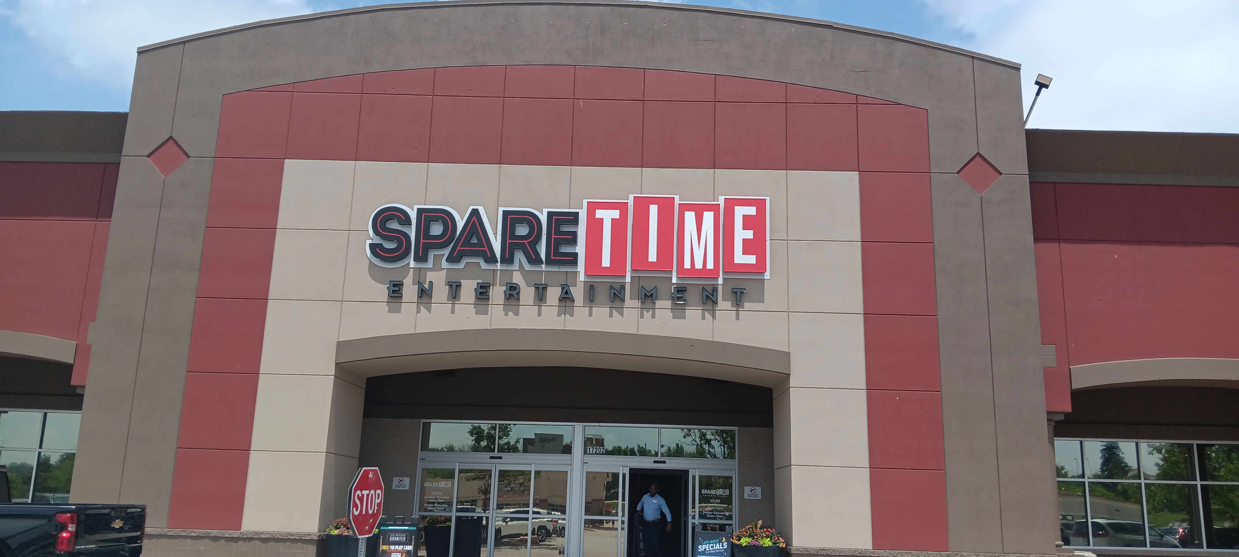 (Ubicado)   17202 Lakeside Hills Plaza, Omaha, NE 68130