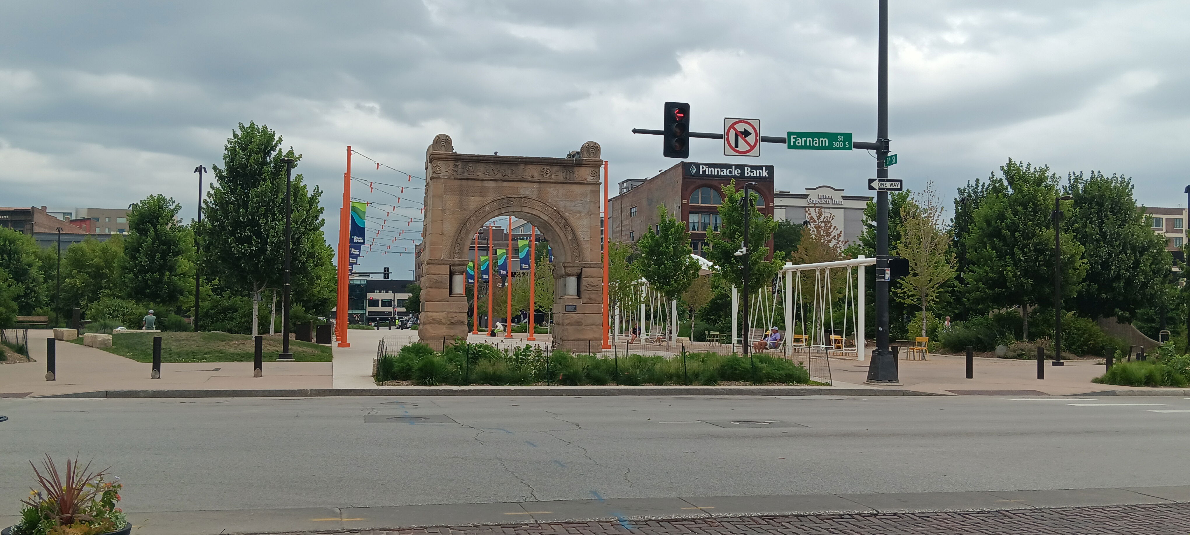 (Ubicado)   

900 Farnam Street, Suite 100 Omaha, NE 68102  